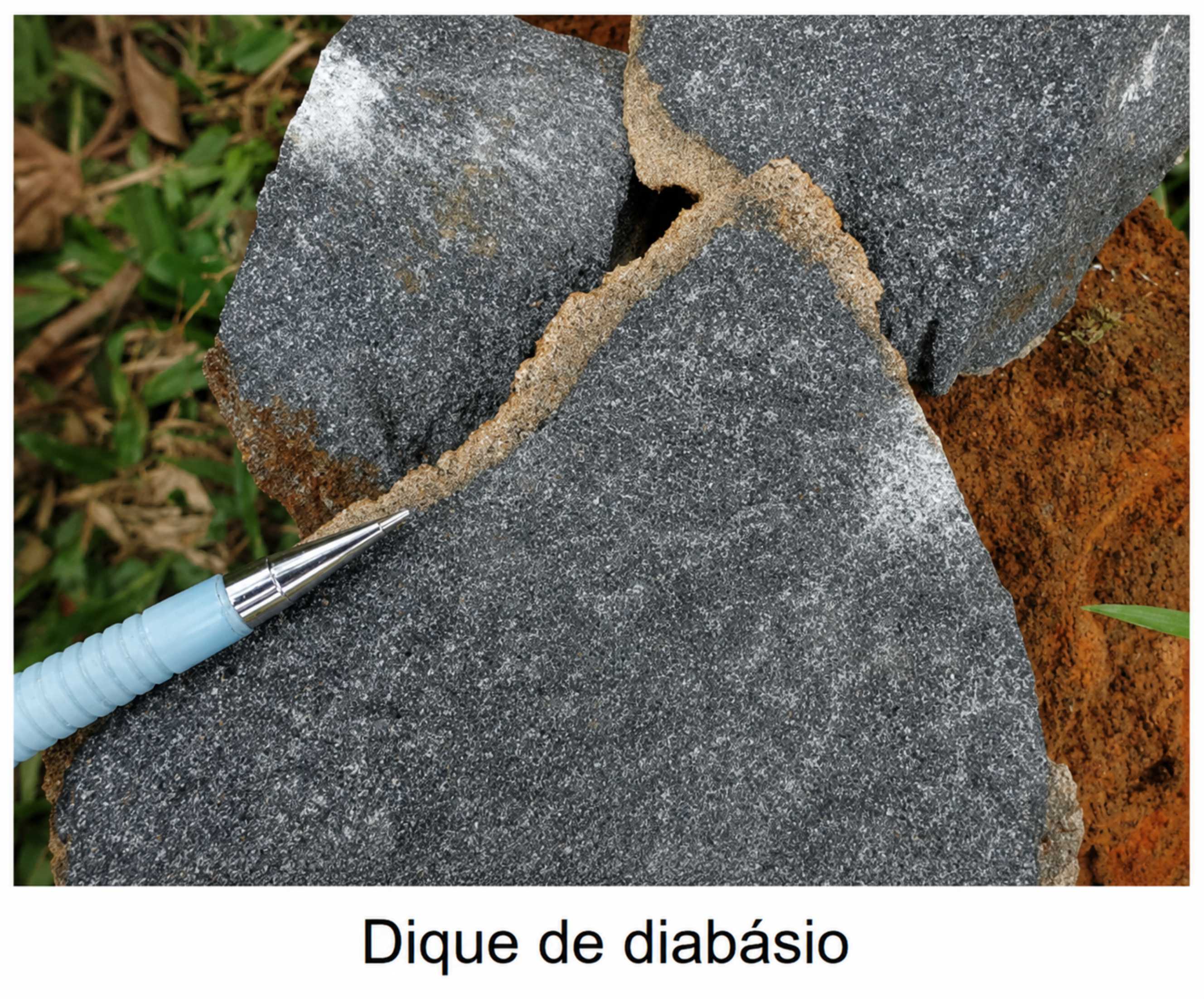 Dique diabásio - CPRM (2021).jpg